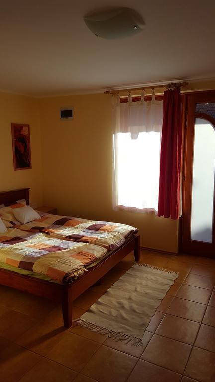 Okker Apartman Gyula Exterior photo
