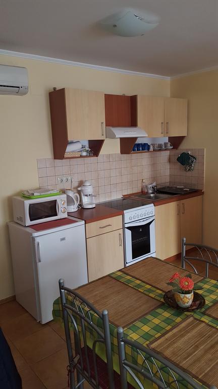 Okker Apartman Gyula Exterior photo