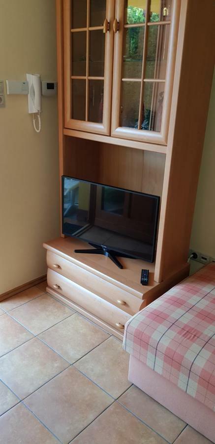 Okker Apartman Gyula Exterior photo